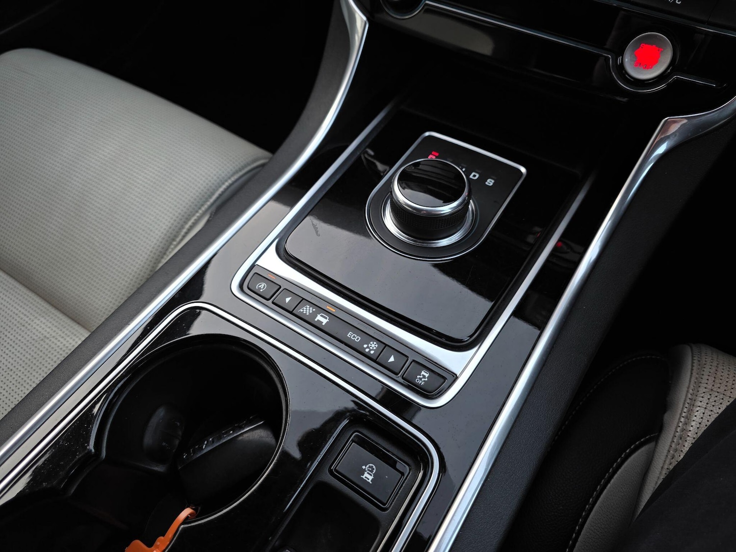 Used Jaguar XE 2016 for sale - 76912827: Photo 23