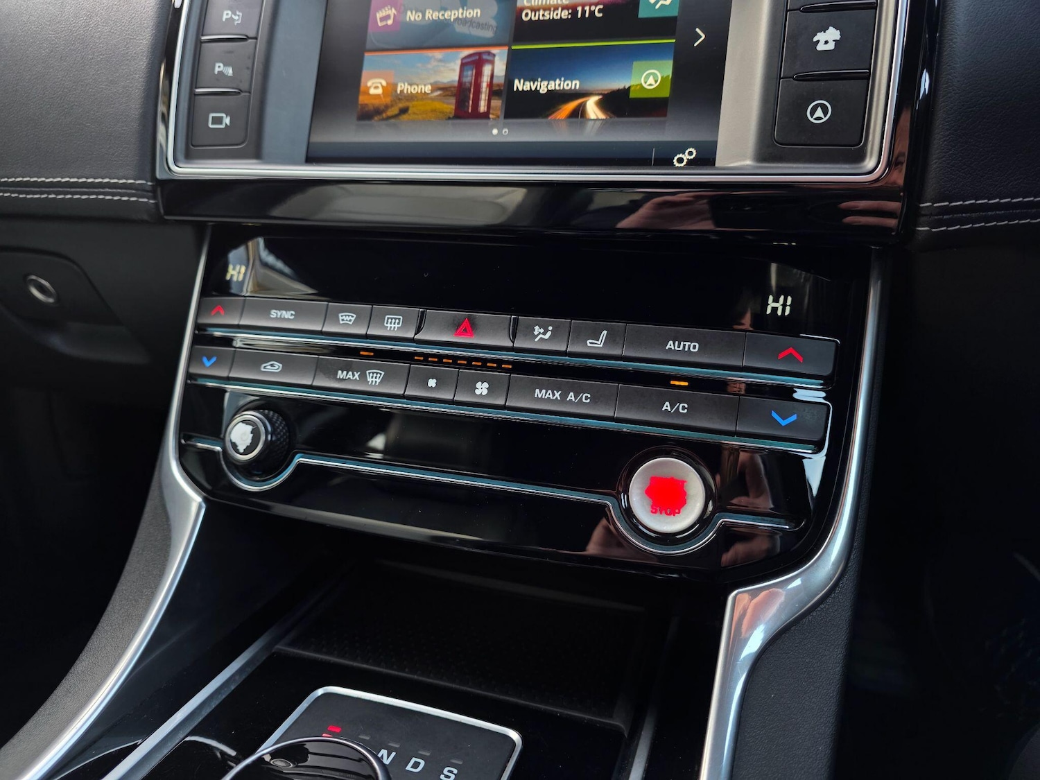 Used Jaguar XE 2016 for sale - 76912827: Photo 24