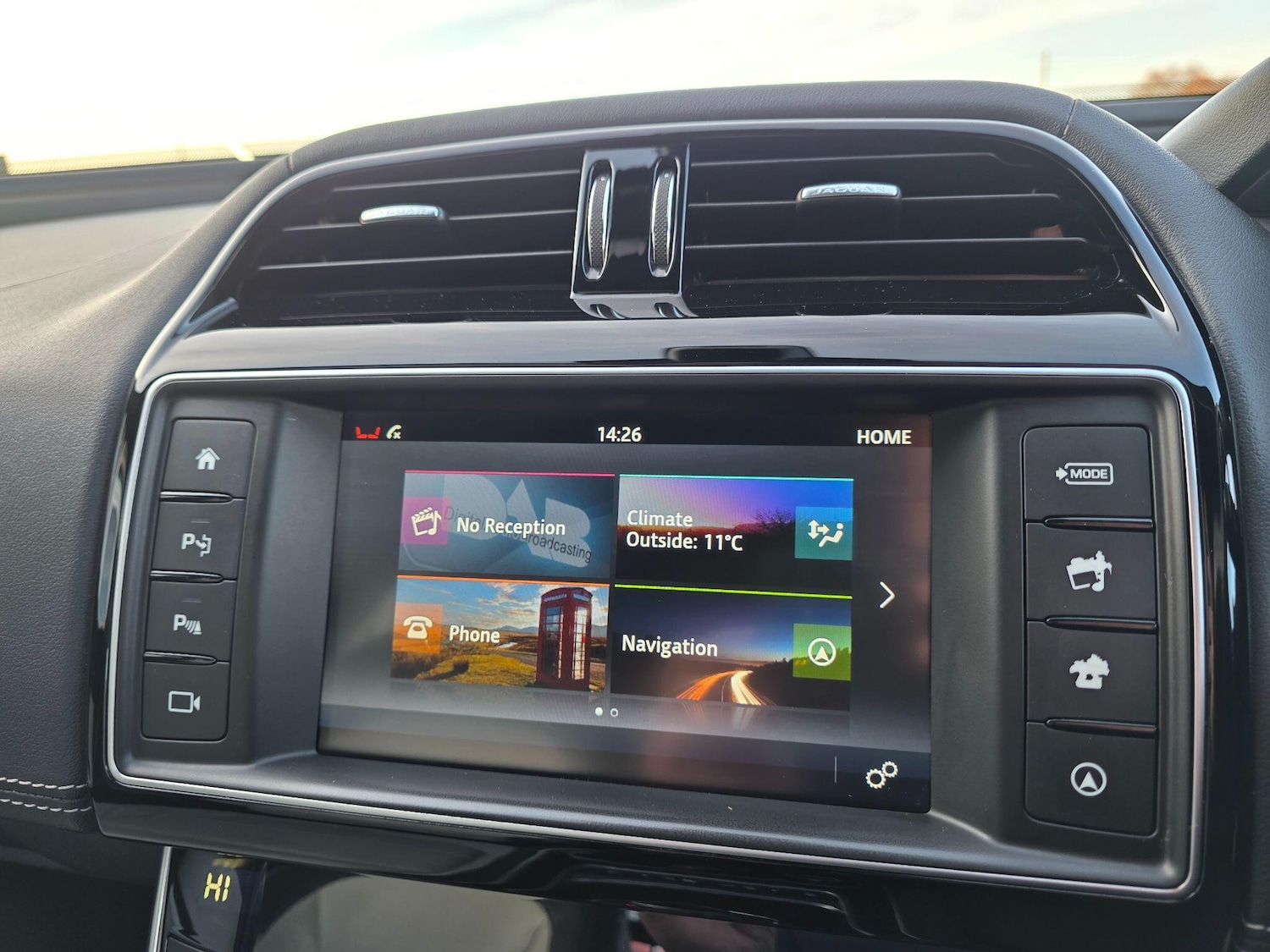 Used Jaguar XE 2016 for sale - 76912827: Photo 27