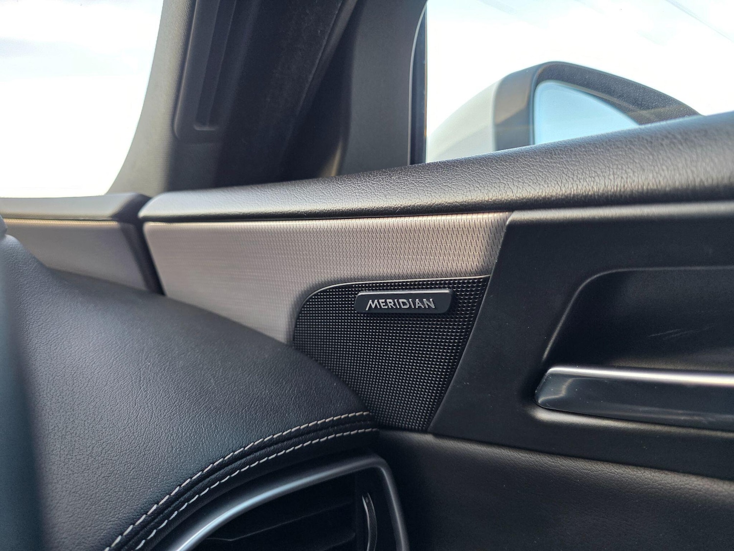 Used Jaguar XE 2016 for sale - 76912827: Photo 32