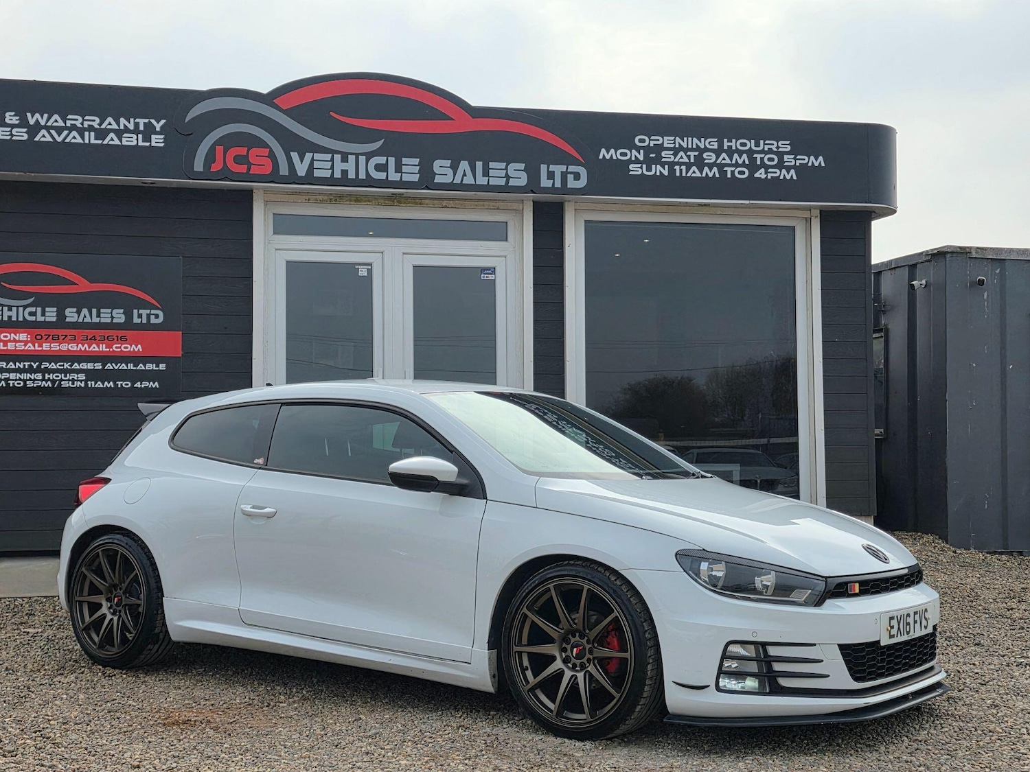 Used Volkswagen Scirocco 2016 for sale - 77993433: Photo 2