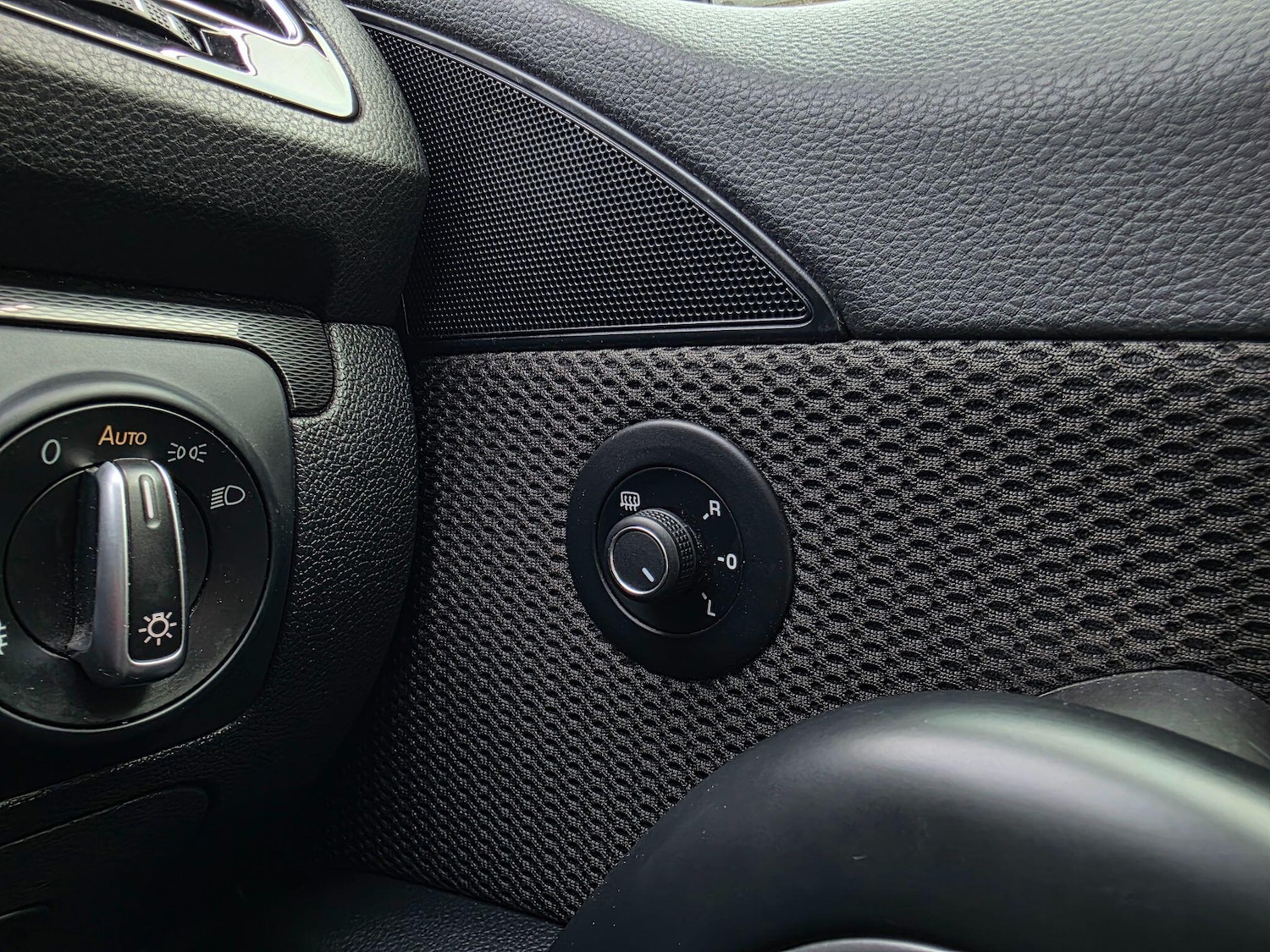 Used Volkswagen Scirocco 2016 for sale - 77993433: Photo 32