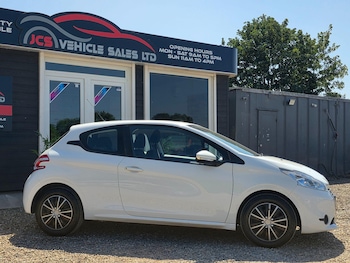 Used Peugeot 208 2015 for sale - 79192309: Photo