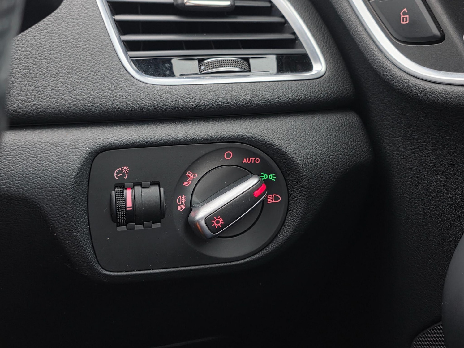 Used Audi Q3 2016 for sale - 77057612: Photo 36