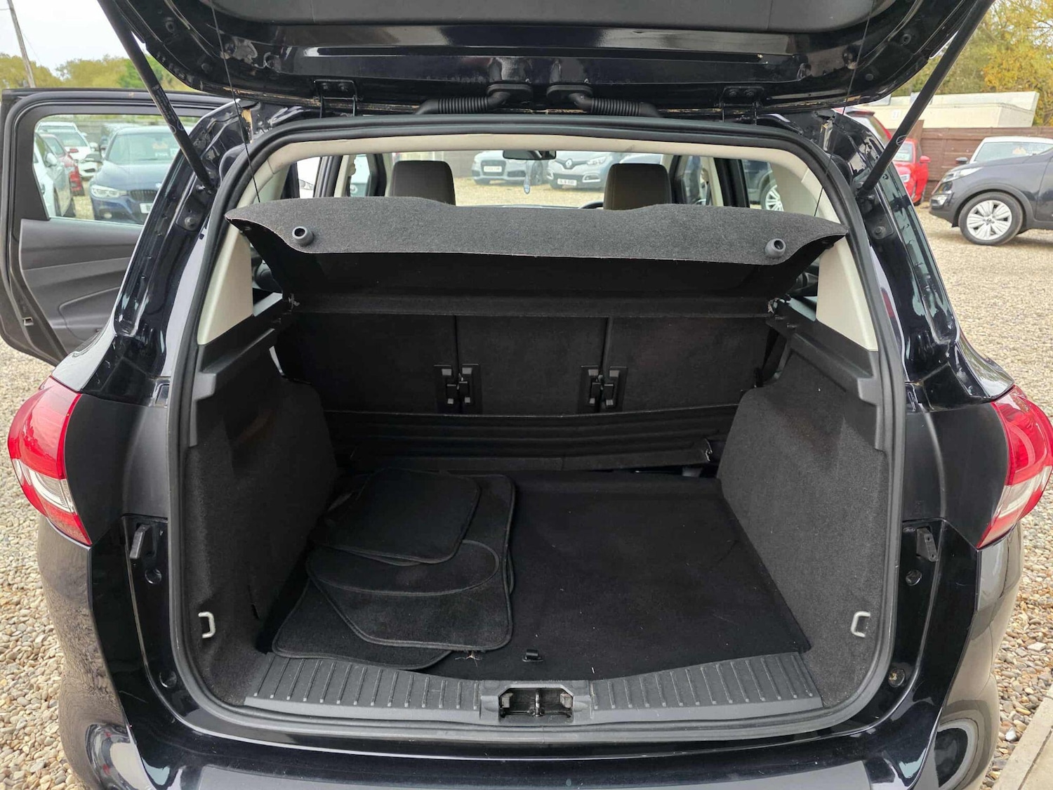 Used Ford C-Max 2016 for sale - 76599409: Photo 17