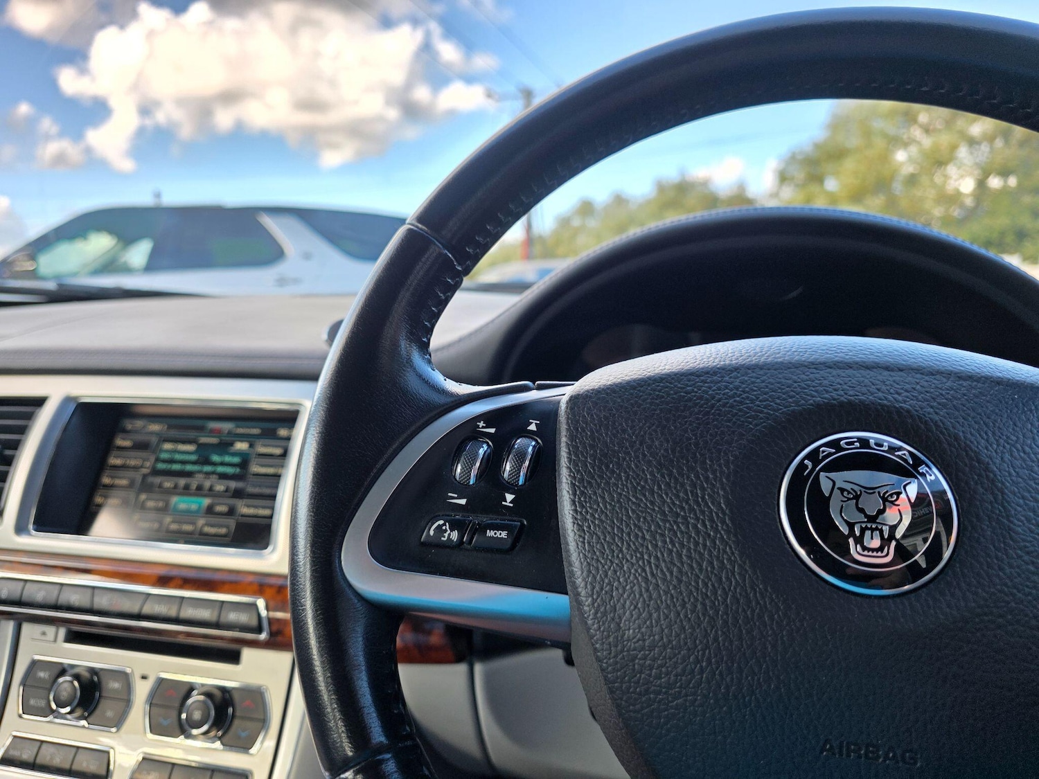 Used Jaguar XF 2014 for sale - 76989331: Photo 40