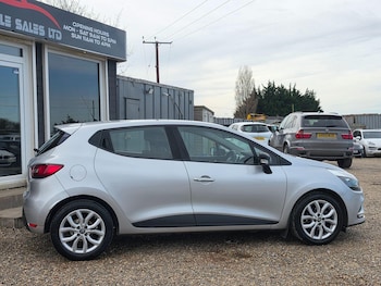 Used Renault Clio 2023 for sale - 77637649: Photo