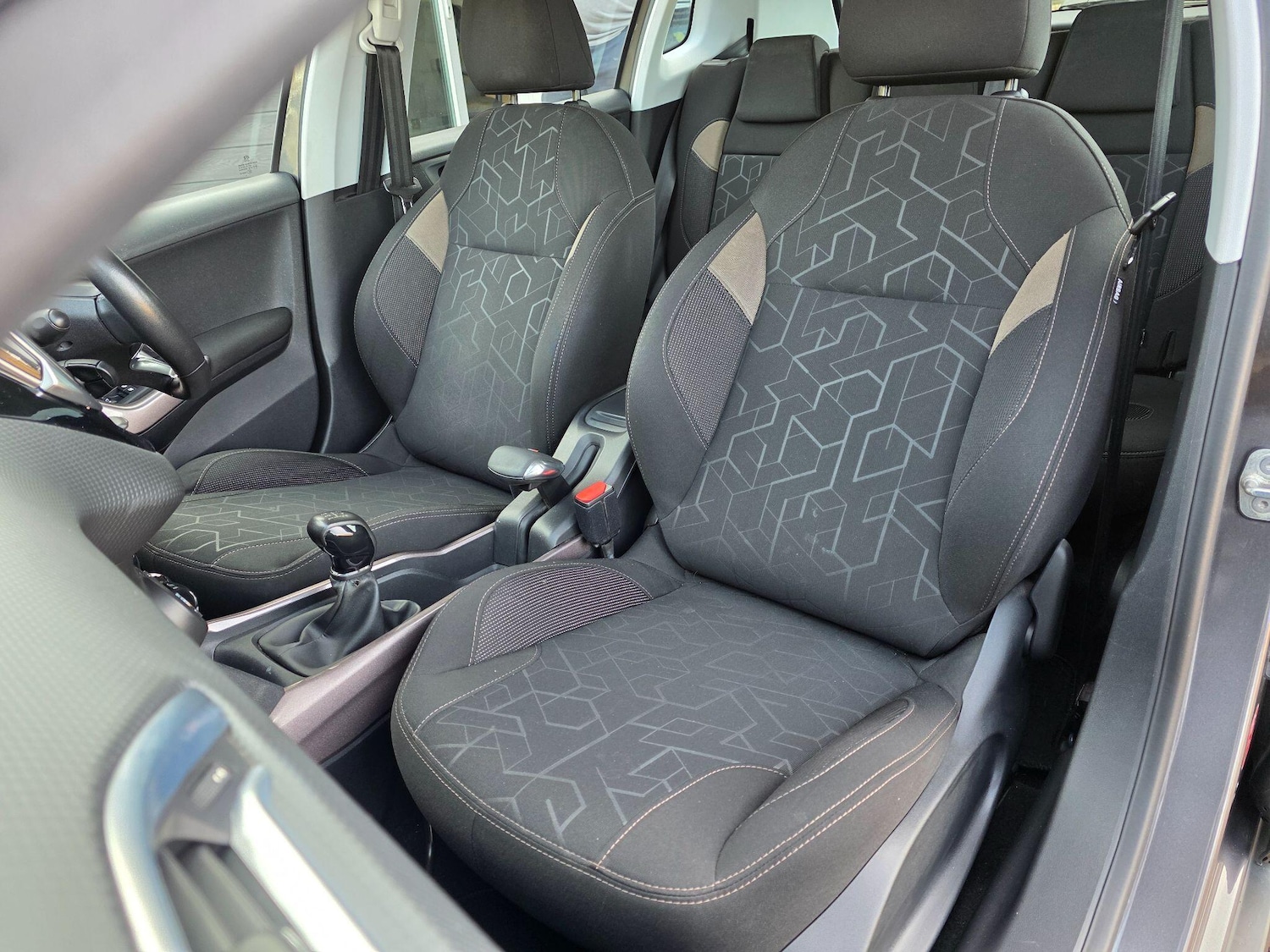 Used Peugeot 2008 2015 for sale - 76599457: Photo 18