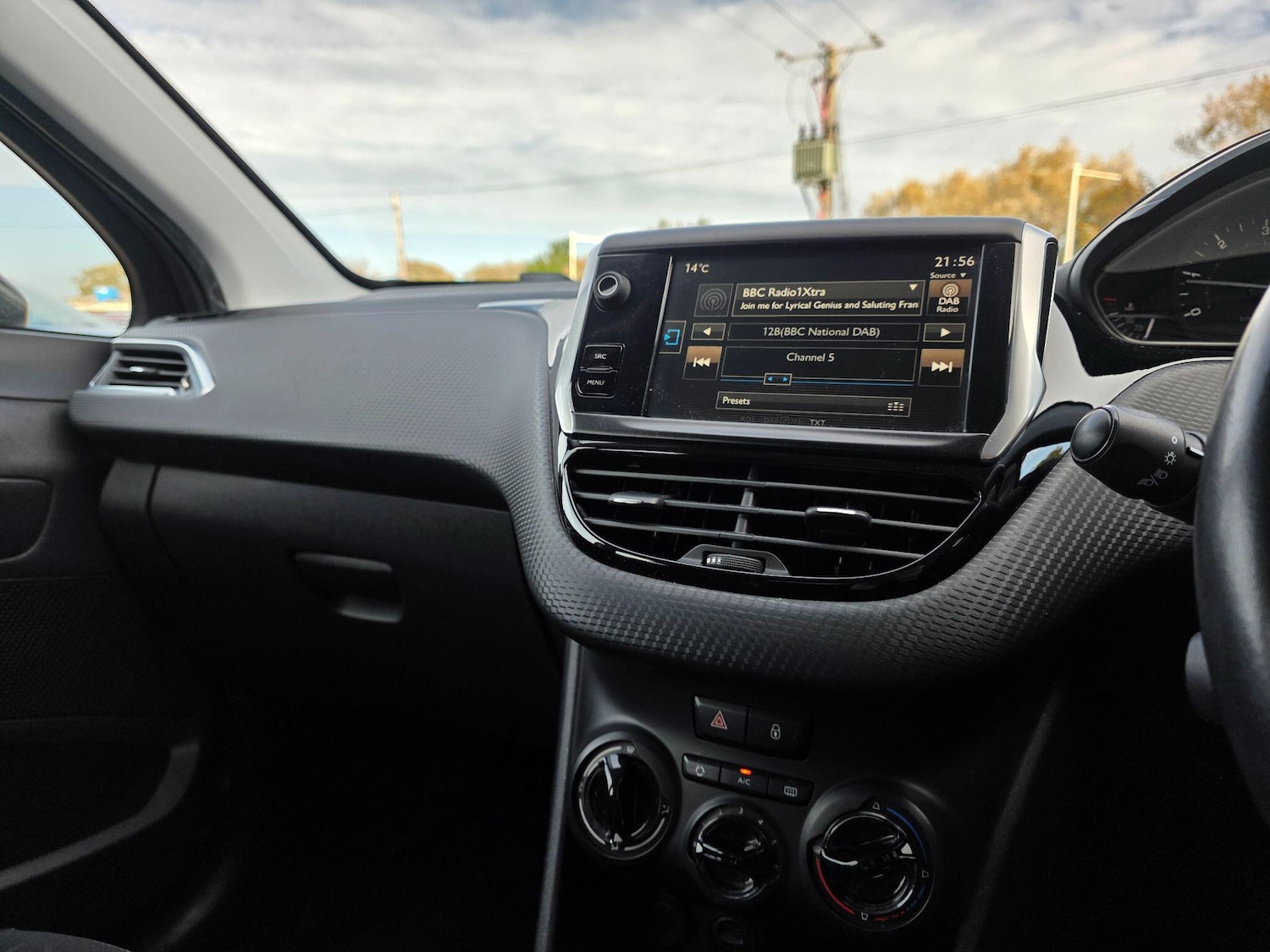 Used Peugeot 2008 2015 for sale - 76599457: Photo 24