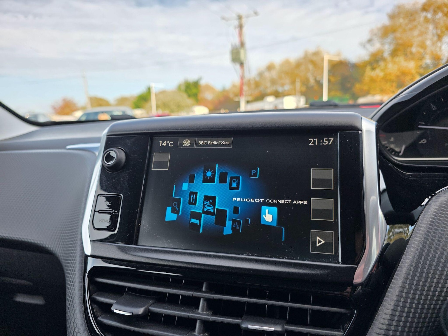 Used Peugeot 2008 2015 for sale - 76599457: Photo 29