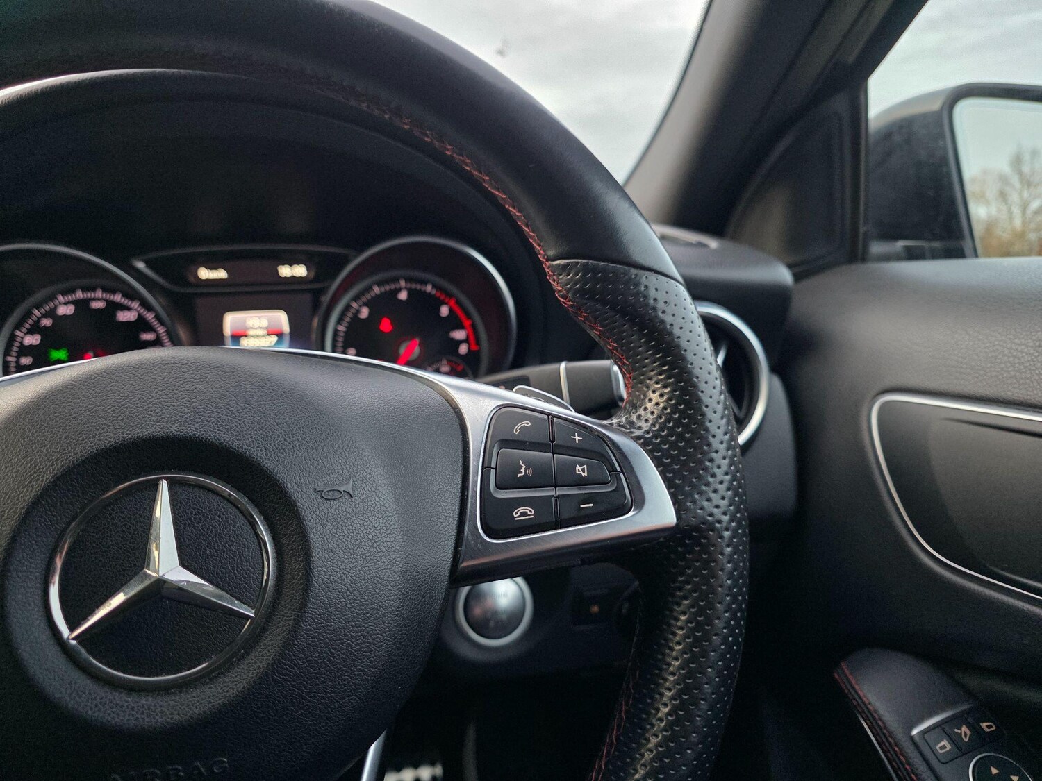 Used Mercedes-Benz GLA 2017 for sale - 77021132: Photo 32