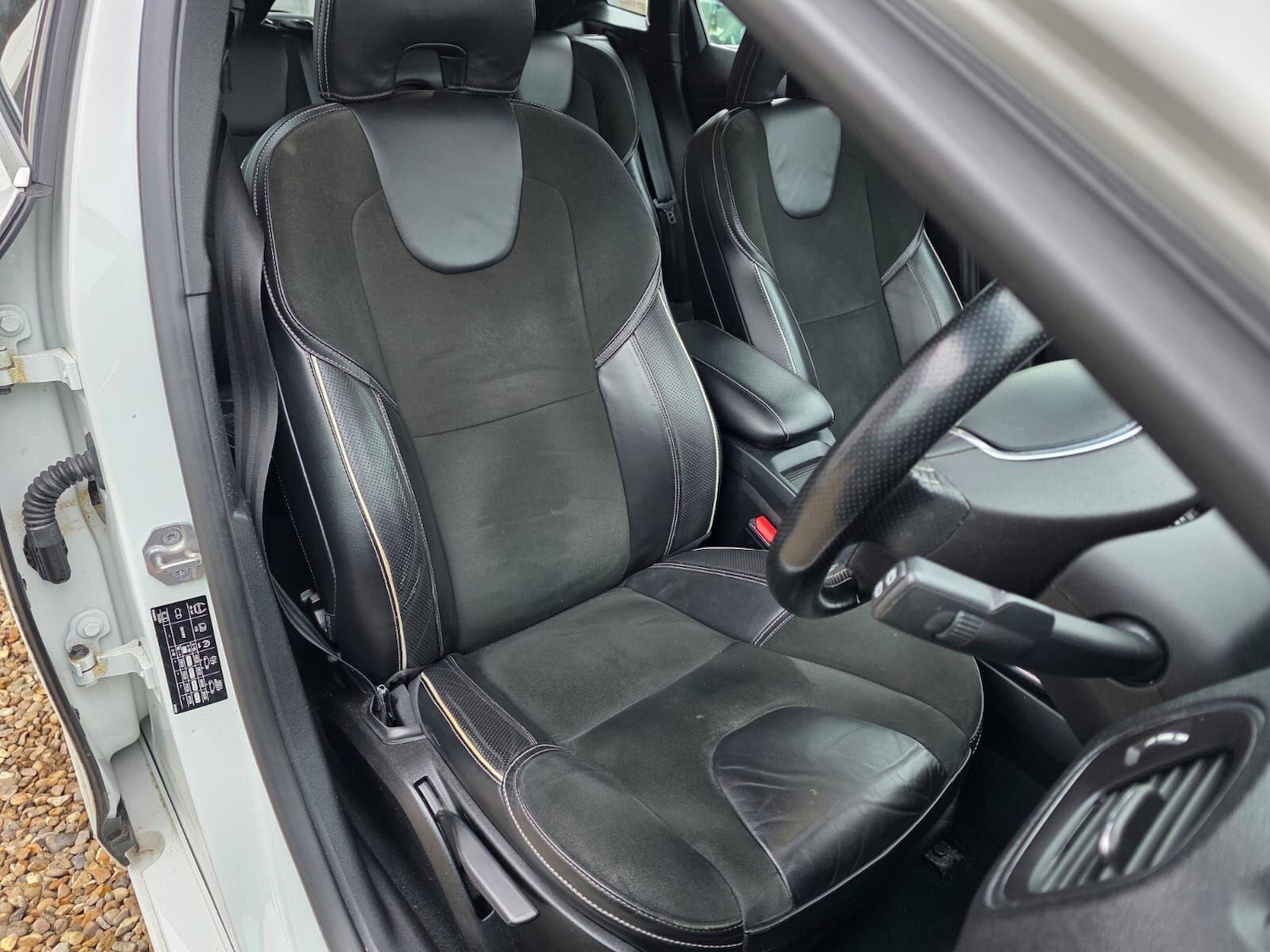 Used Volvo V40 for sale - 77166833: Photo 13