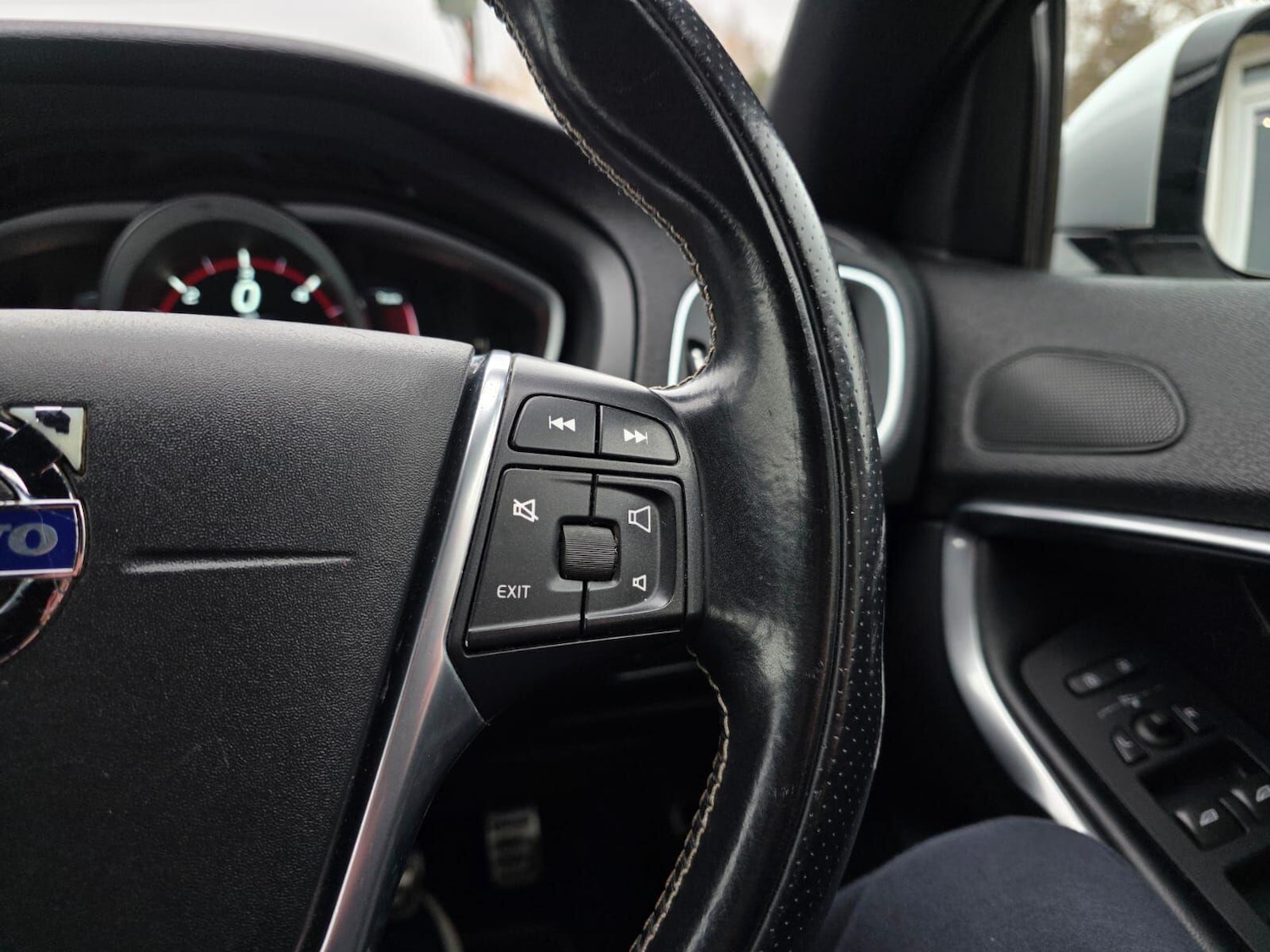 Used Volvo V40 for sale - 77166833: Photo 28