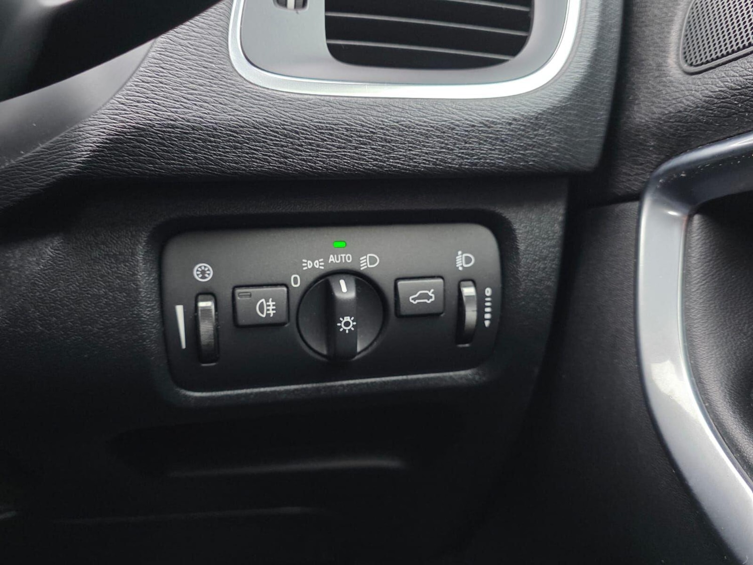 Used Volvo V40 for sale - 77166833: Photo 30