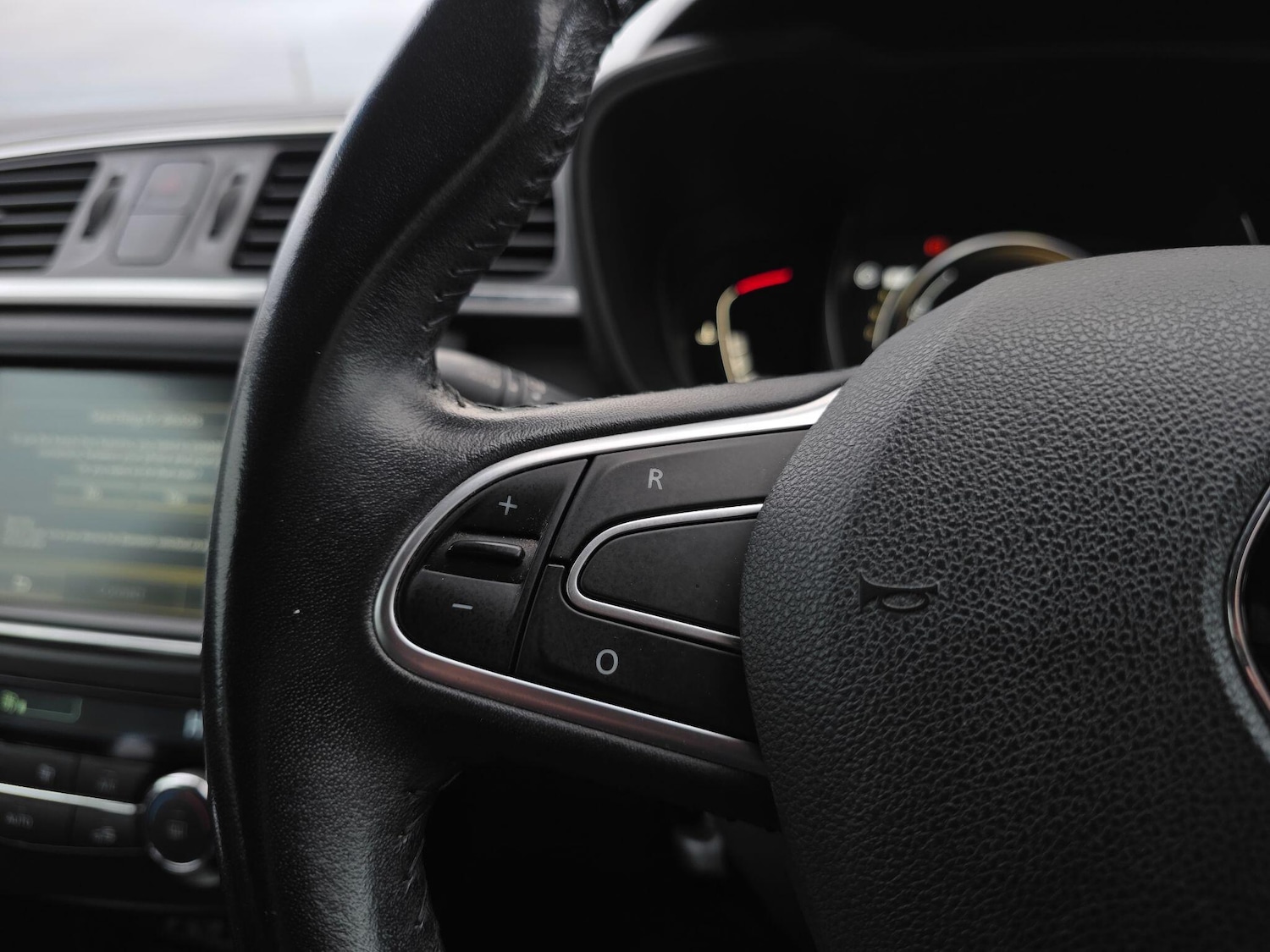 Used Renault Kadjar 2017 for sale - 77853600: Photo 41