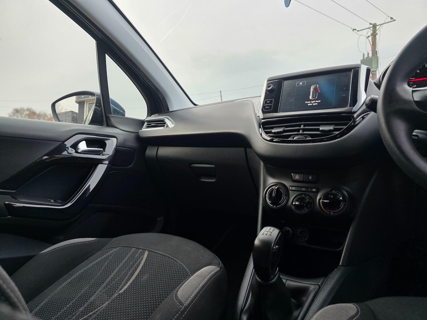 Used Peugeot 208 2015 for sale - 77994413: Photo 22