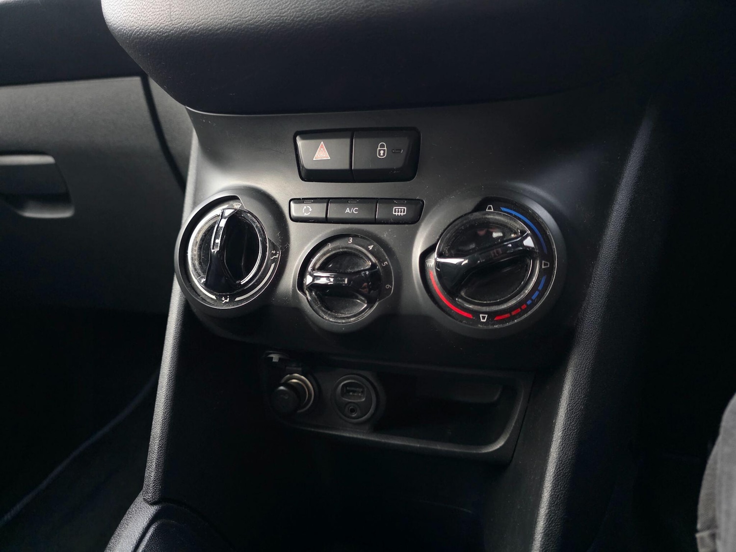 Used Peugeot 208 2015 for sale - 77994413: Photo 24