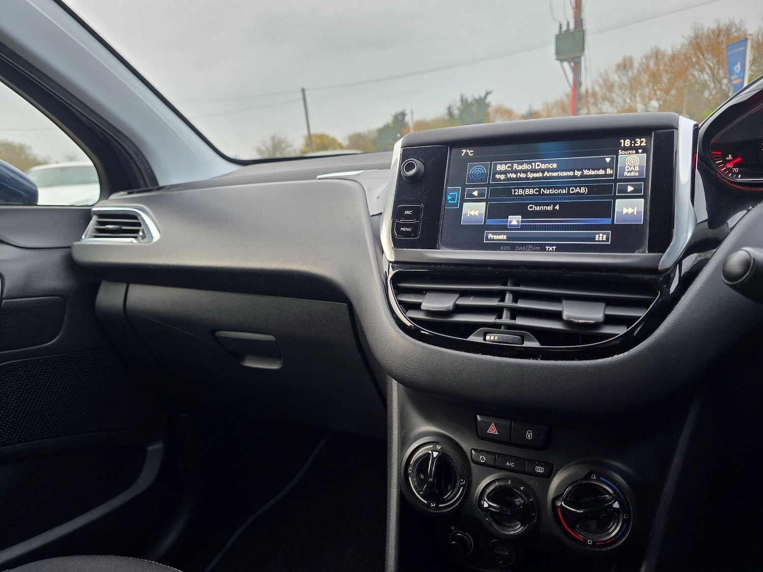 Used Peugeot 208 2015 for sale - 77994413: Photo 25