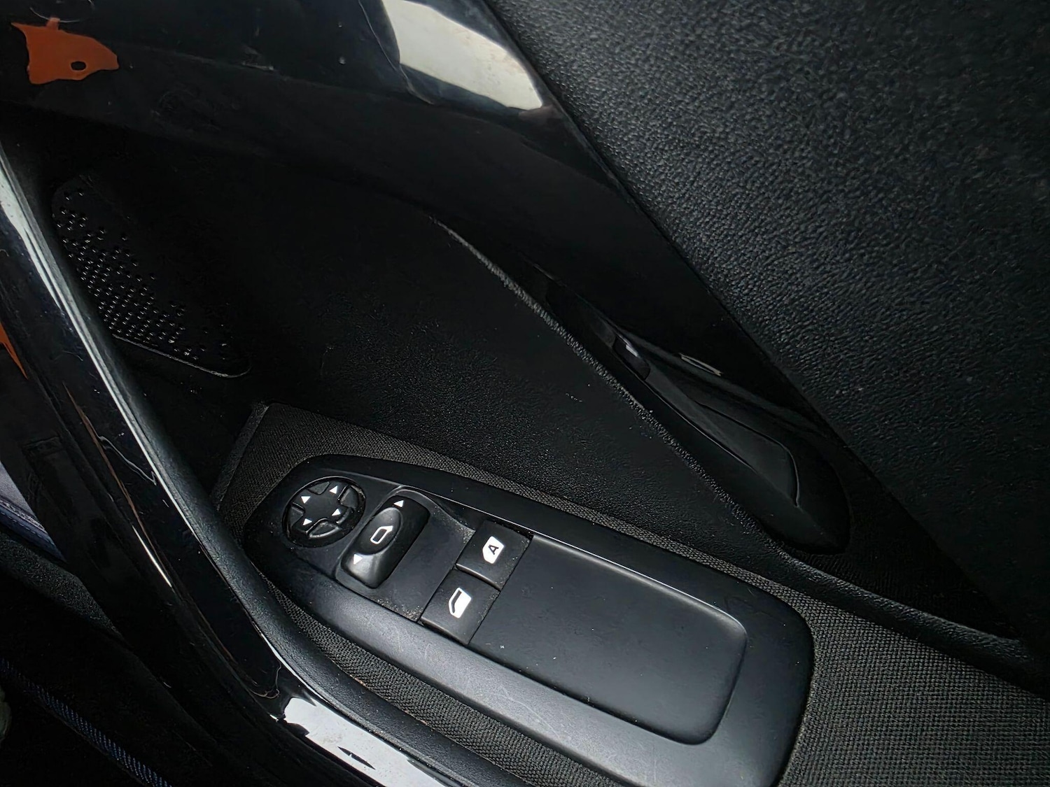 Used Peugeot 208 2015 for sale - 77994413: Photo 28