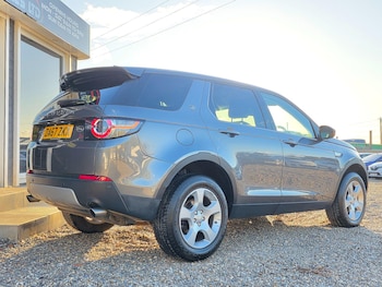 Used Land Rover Discovery Sport 2017 for sale - 76599469: Photo