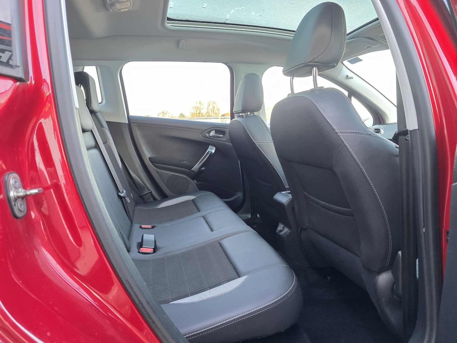 Used Peugeot 2008 2017 for sale - 76997193: Photo 15