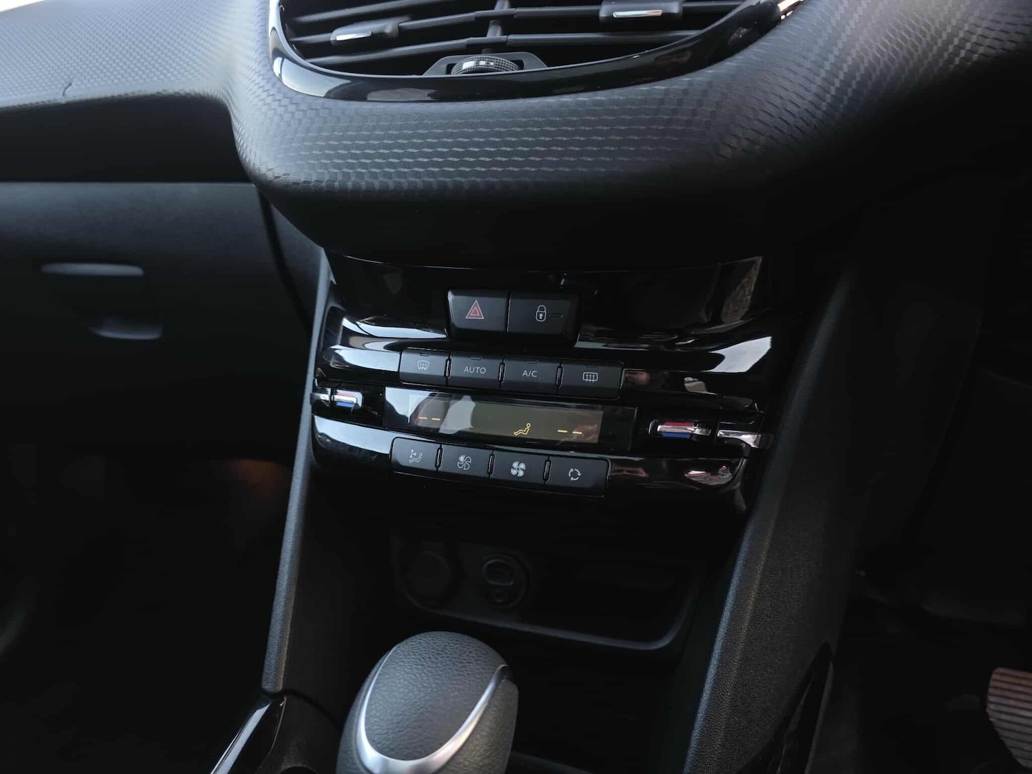 Used Peugeot 2008 2017 for sale - 76997193: Photo 23