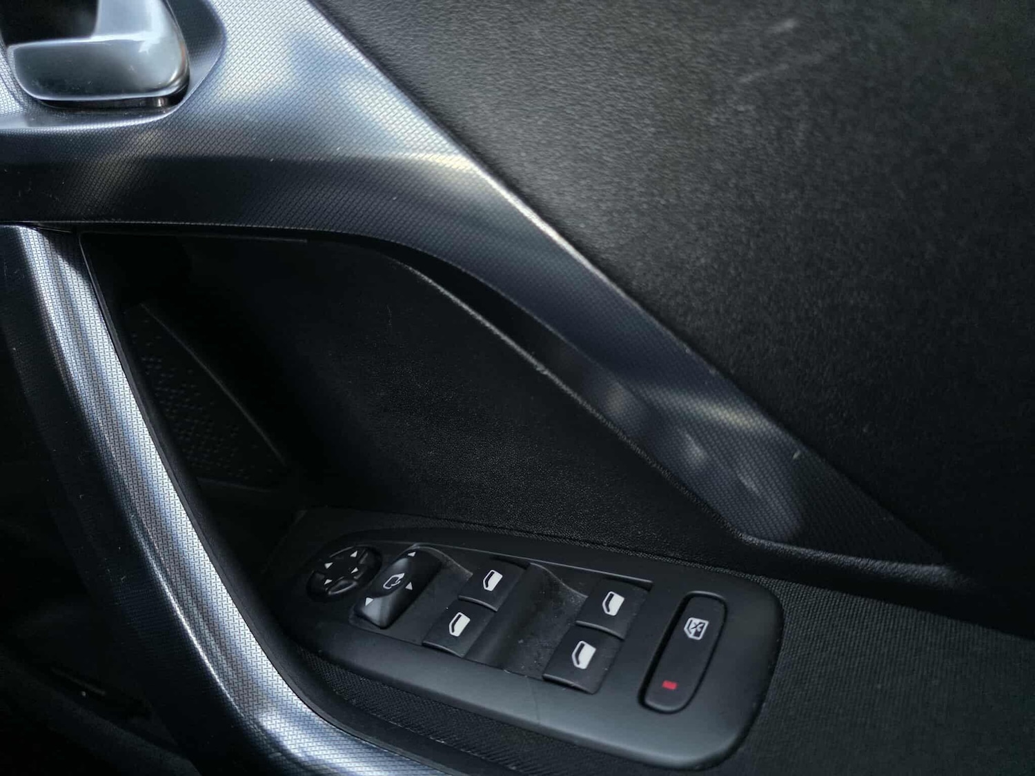 Used Peugeot 2008 2017 for sale - 76997193: Photo 32