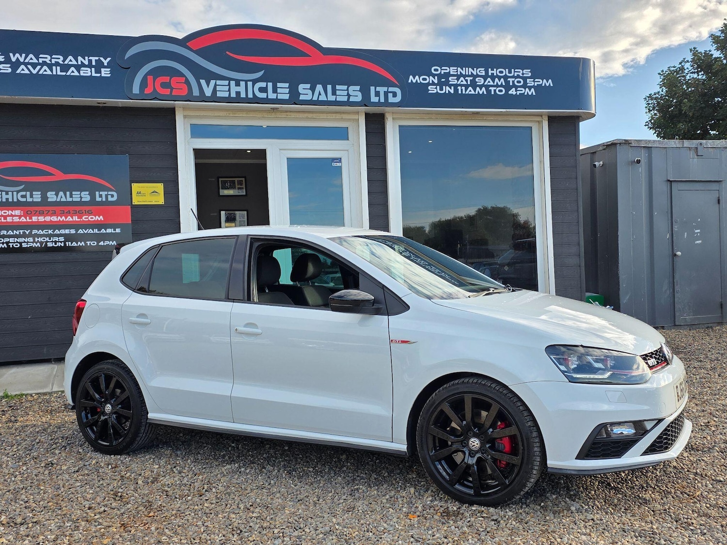 Used Volkswagen Polo 2016 for sale - 76988387: Photo 2