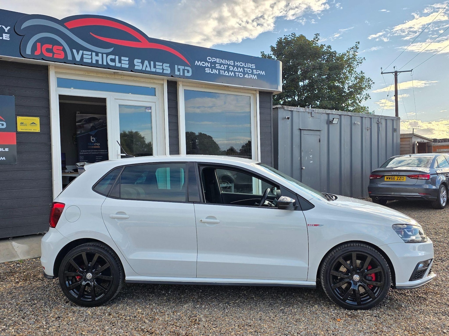 Used Volkswagen Polo 2016 for sale - 76988387: Photo 3