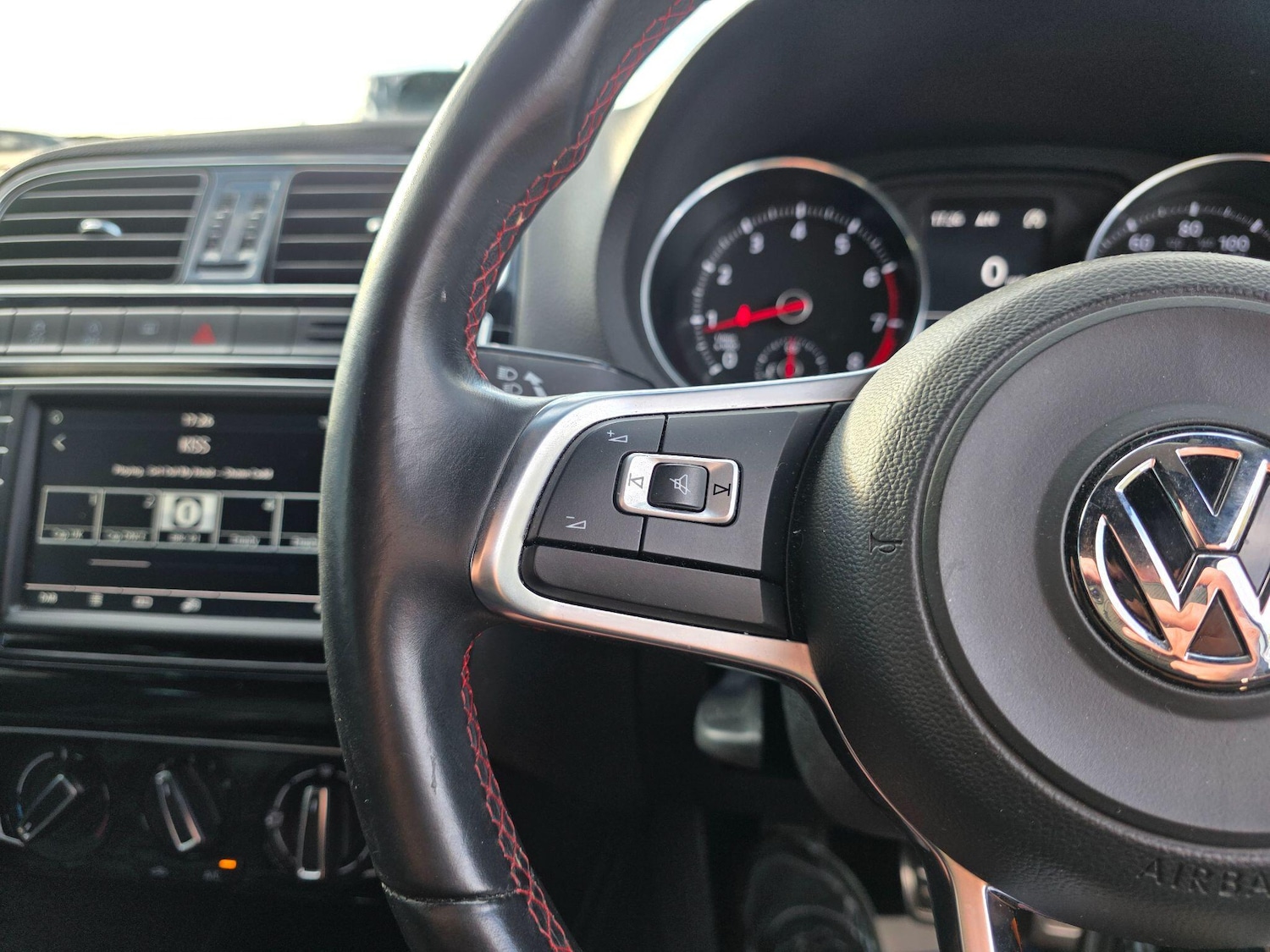 Used Volkswagen Polo 2016 for sale - 76988387: Photo 35