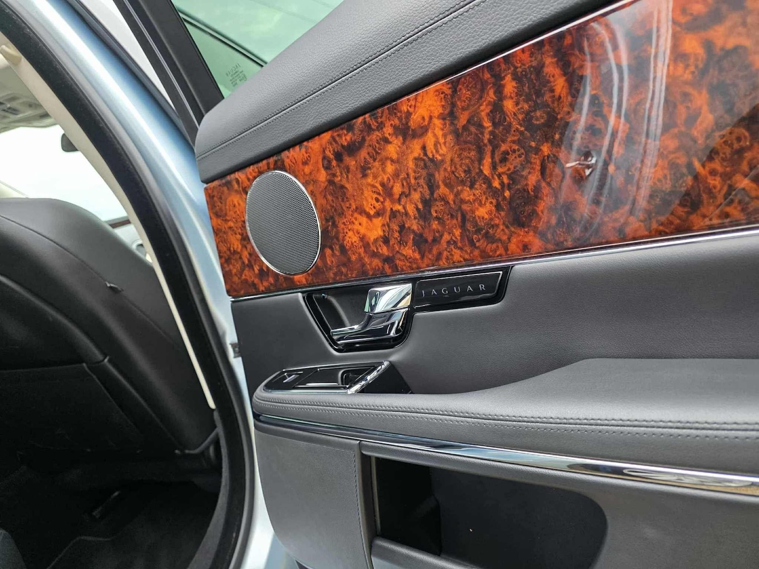 Used Jaguar XJ 2011 for sale - 76992409: Photo 14