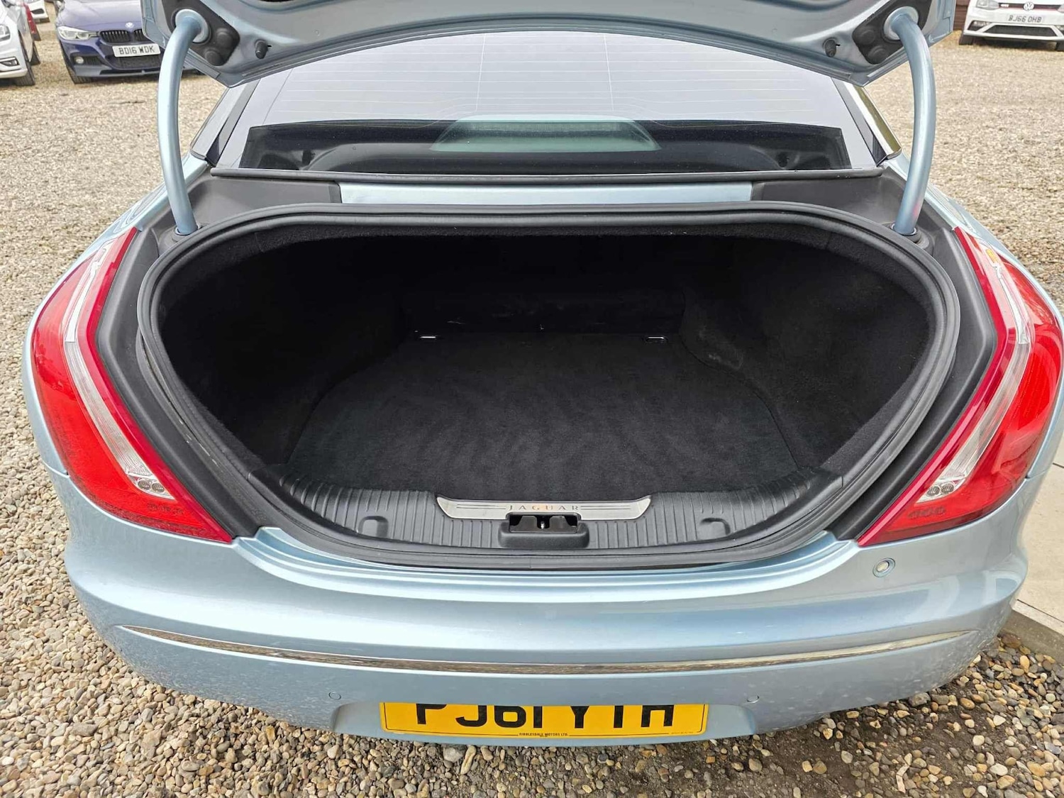 Used Jaguar XJ 2011 for sale - 76992409: Photo 18