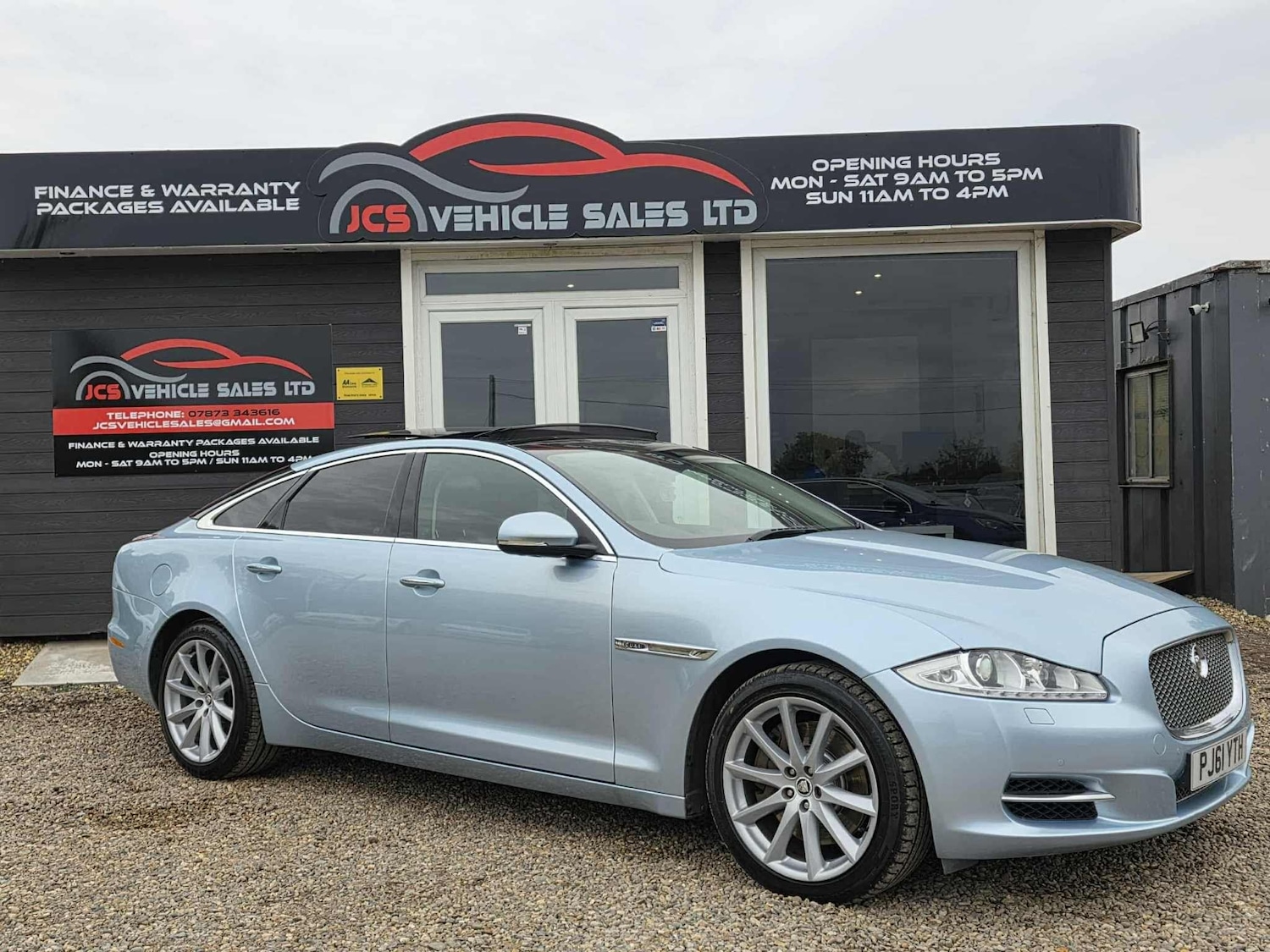 Used Jaguar XJ 2011 for sale - 76992409: Photo 2