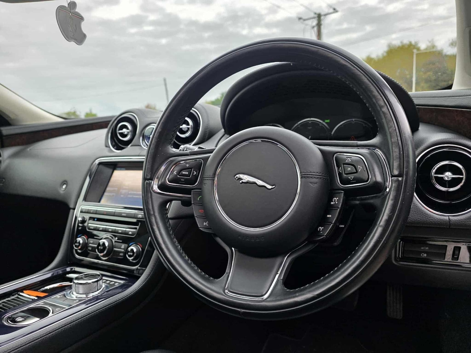 Used Jaguar XJ 2011 for sale - 76992409: Photo 27