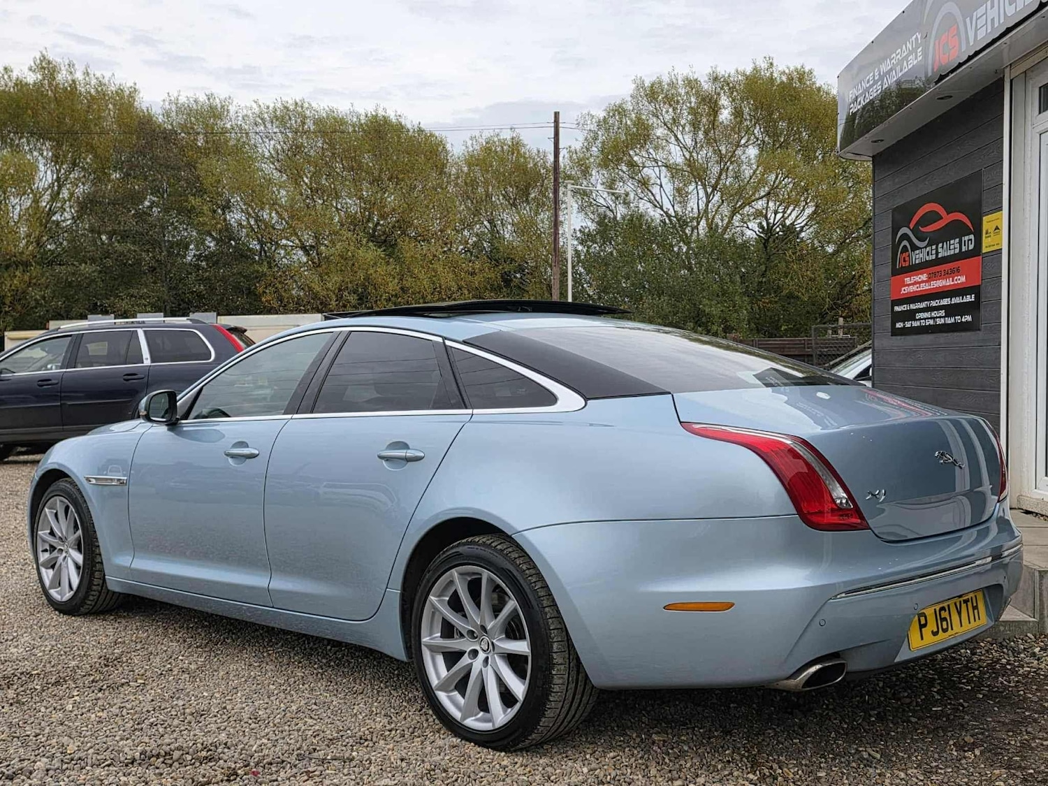 Used Jaguar XJ 2011 for sale - 76992409: Photo 4