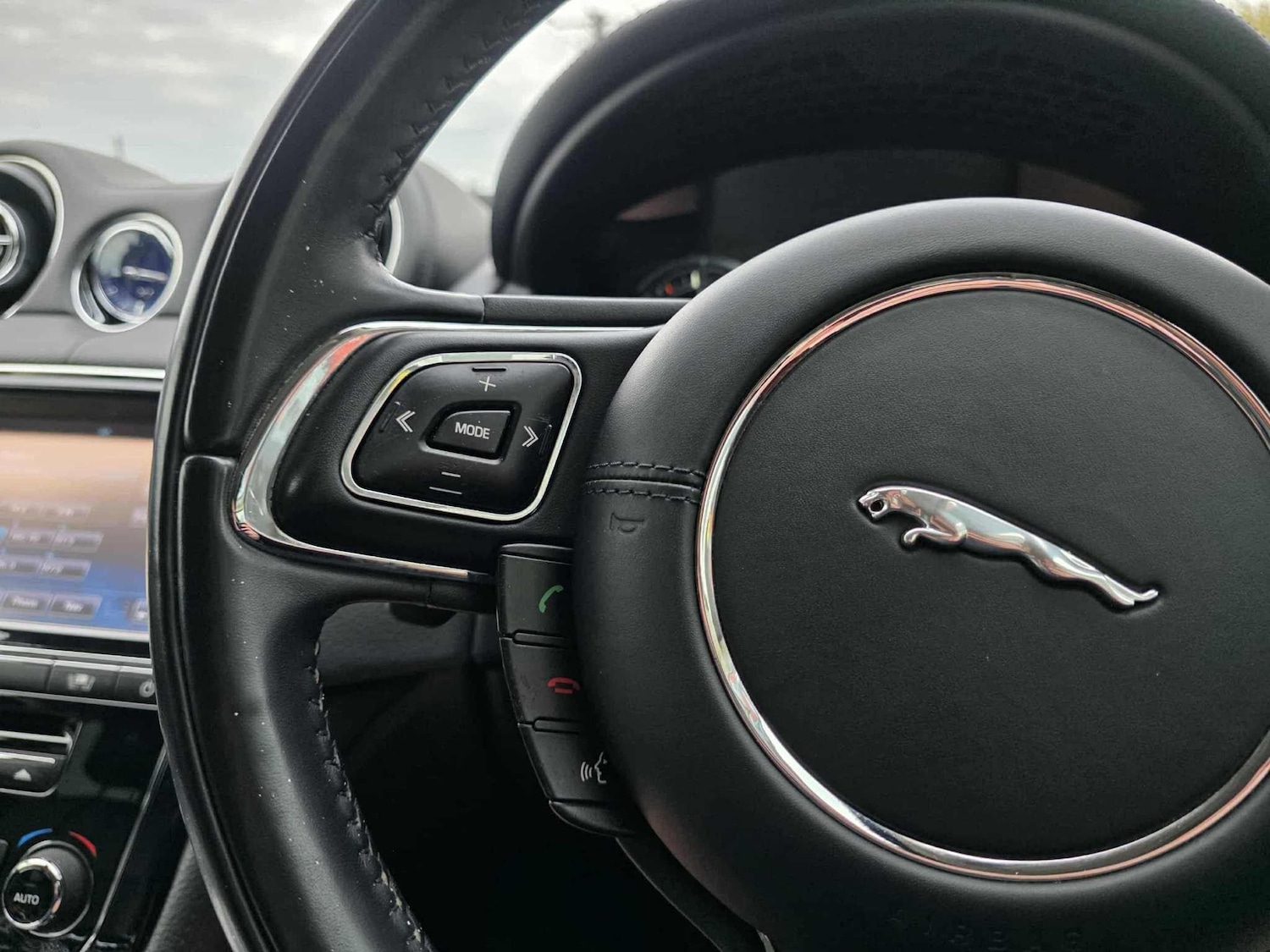 Used Jaguar XJ 2011 for sale - 76992409: Photo 42