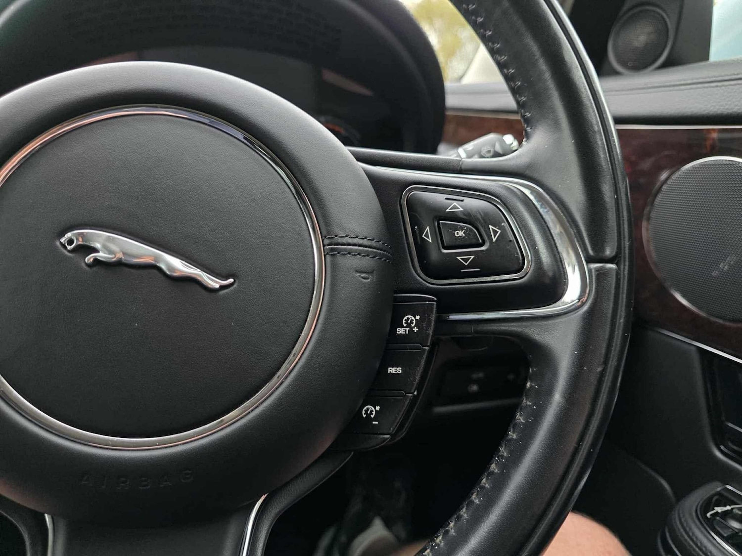 Used Jaguar XJ 2011 for sale - 76992409: Photo 43