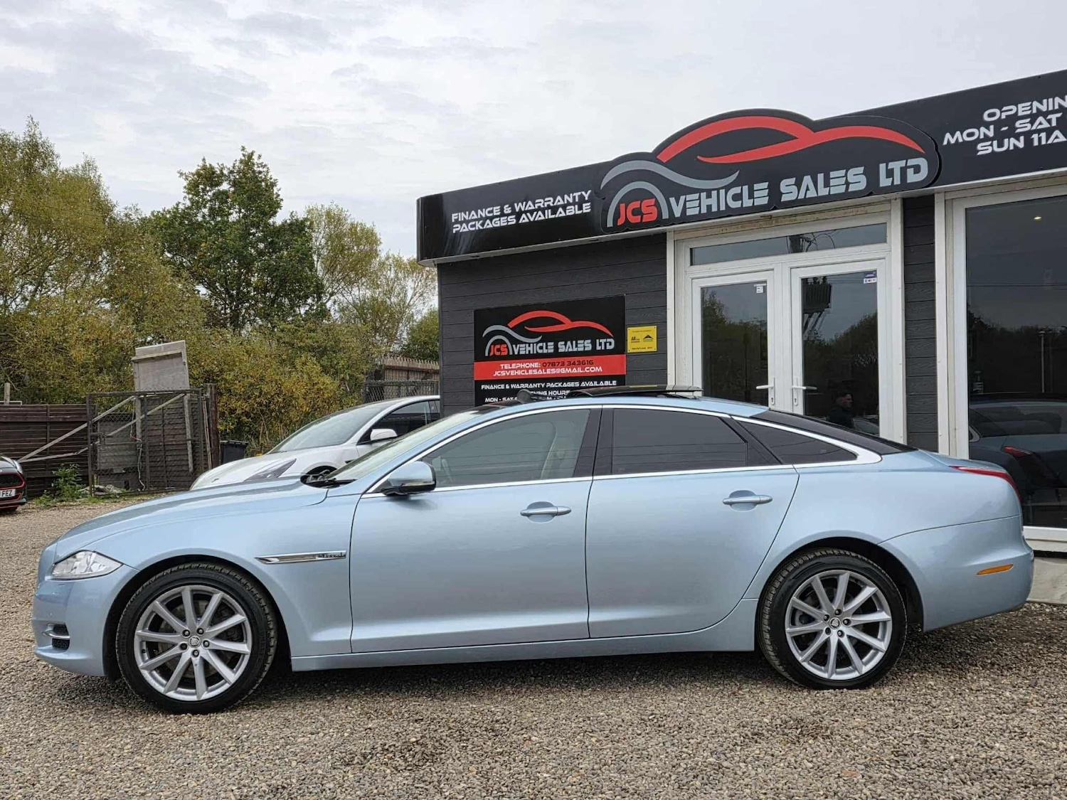 Used Jaguar XJ 2011 for sale - 76992409: Photo 8