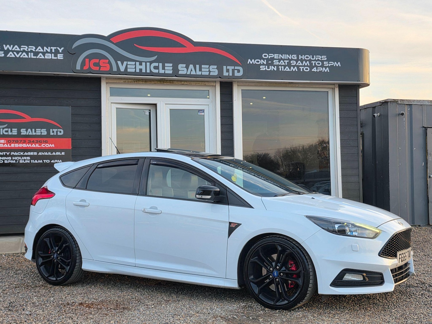 Used Ford Focus for sale - 77957133: Photo 2