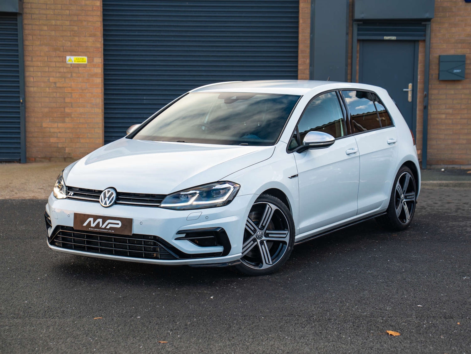 Used Volkswagen Golf 2019 for sale - 76629675: Photo 1