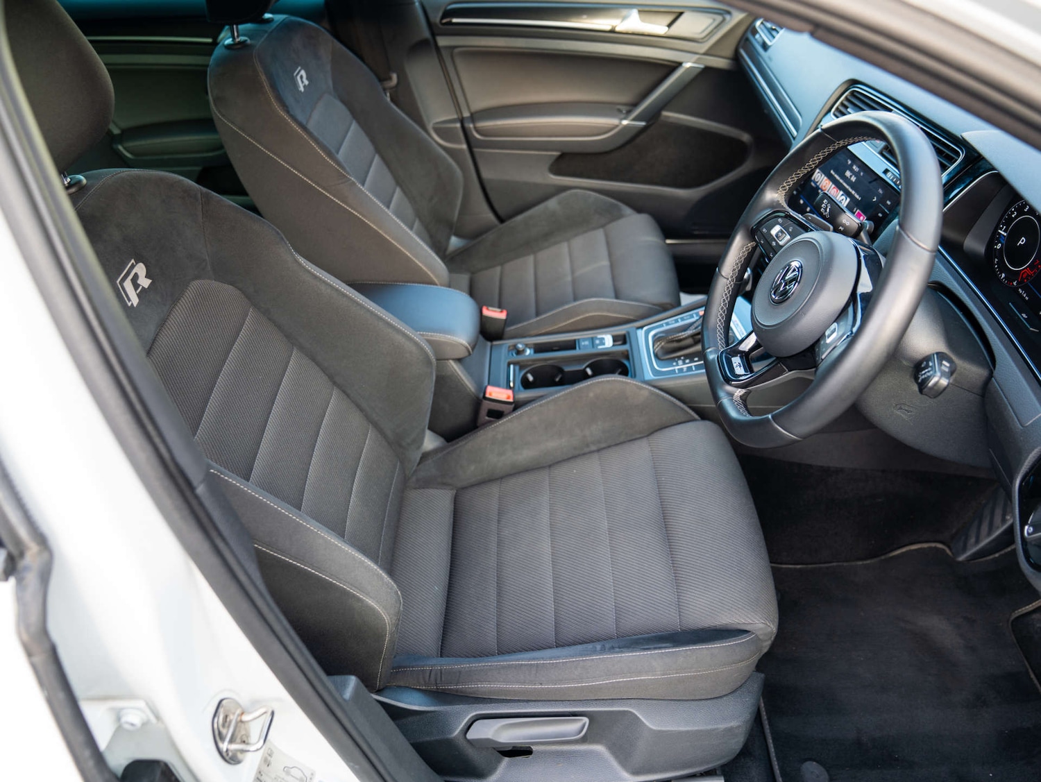 Used Volkswagen Golf 2019 for sale - 76629675: Photo 32