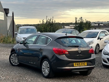 Used Vauxhall Astra 2015 for sale - 76041667: Photo