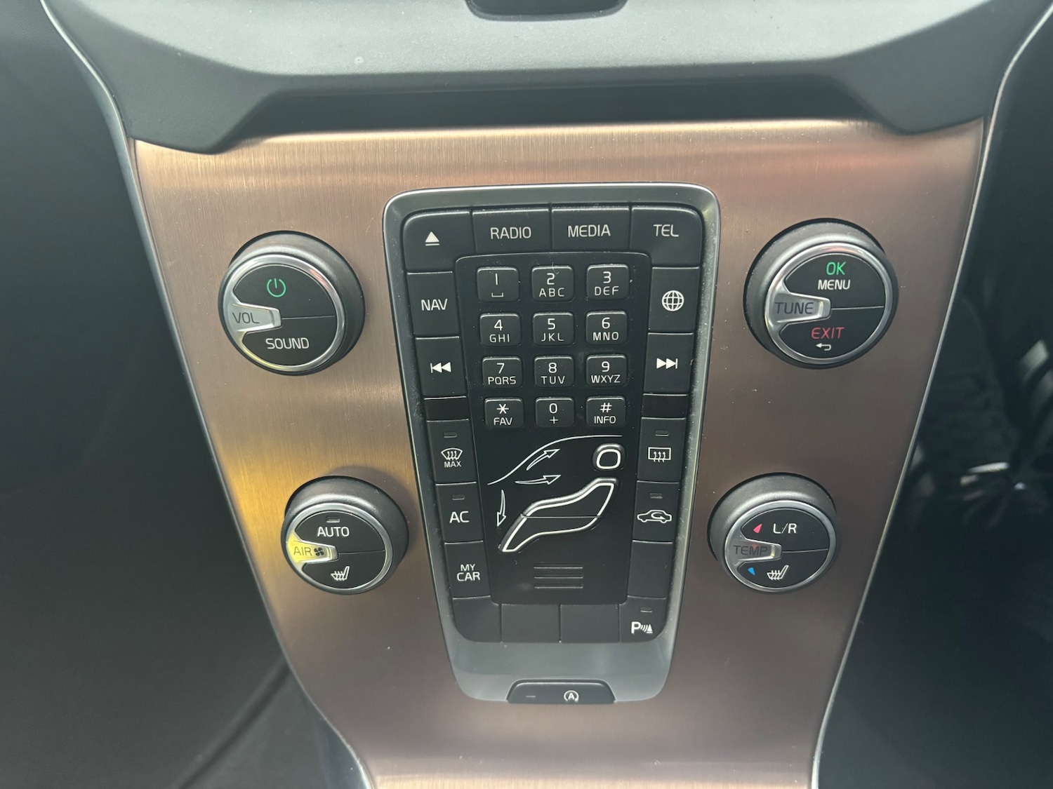 Used Volvo V40 2015 for sale - 77969071: Photo 47