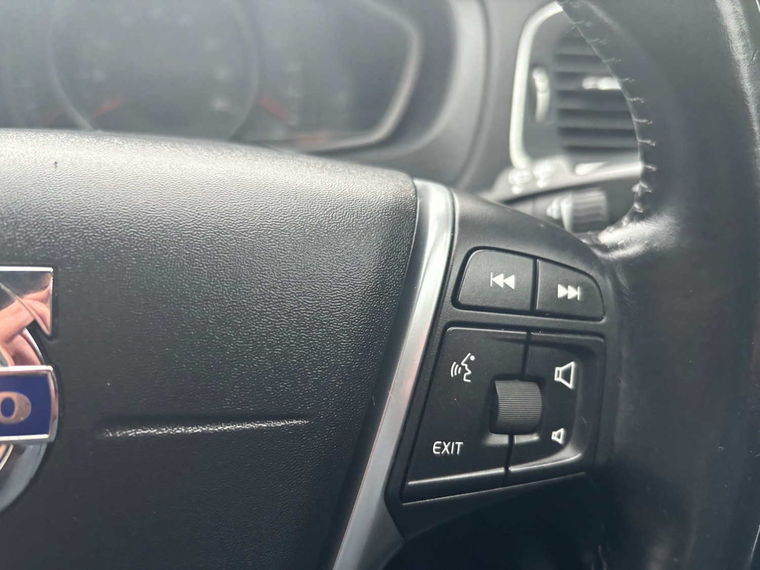 Used Volvo V40 2015 for sale - 77969071: Photo 50