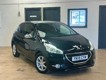 Used Peugeot 208 2015 for sale - 79255219: Photo
