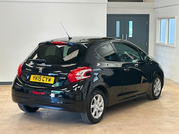 Used Peugeot 208 2015 for sale - 79255219: Photo