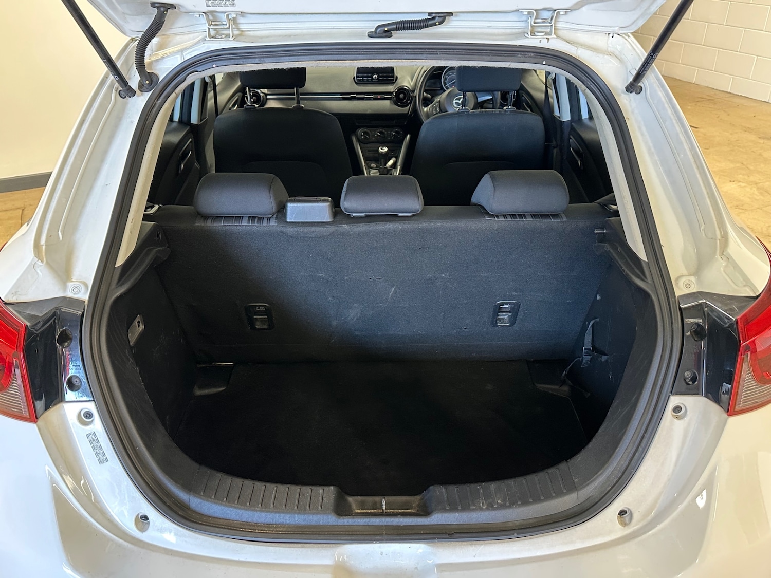 Used Mazda Mazda2 2016 for sale - 77906168: Photo 9