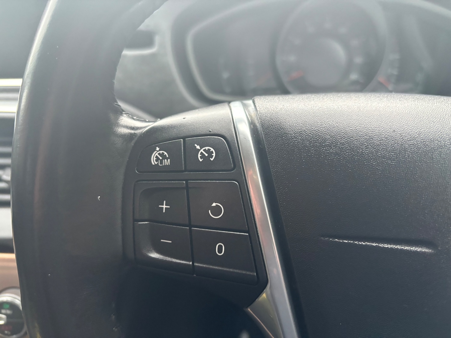 Used Volvo V40 2015 for sale - 78147686: Photo 28