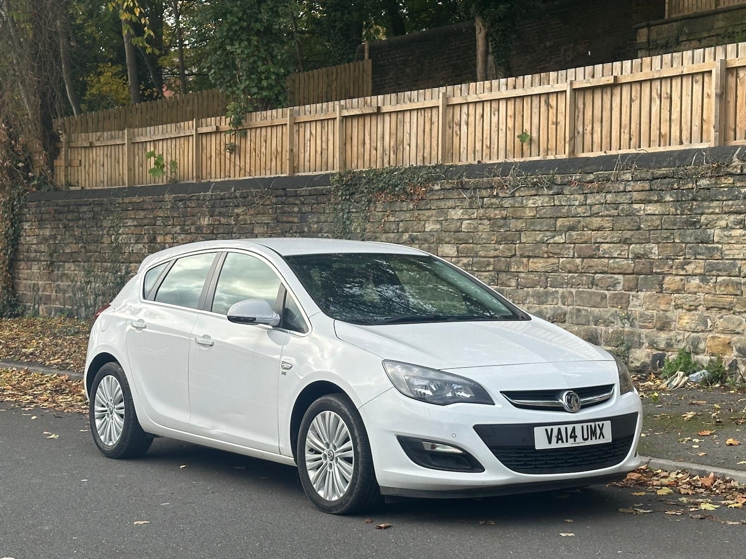 Used Vauxhall Astra 2014 for sale - 76565561: Photo 1