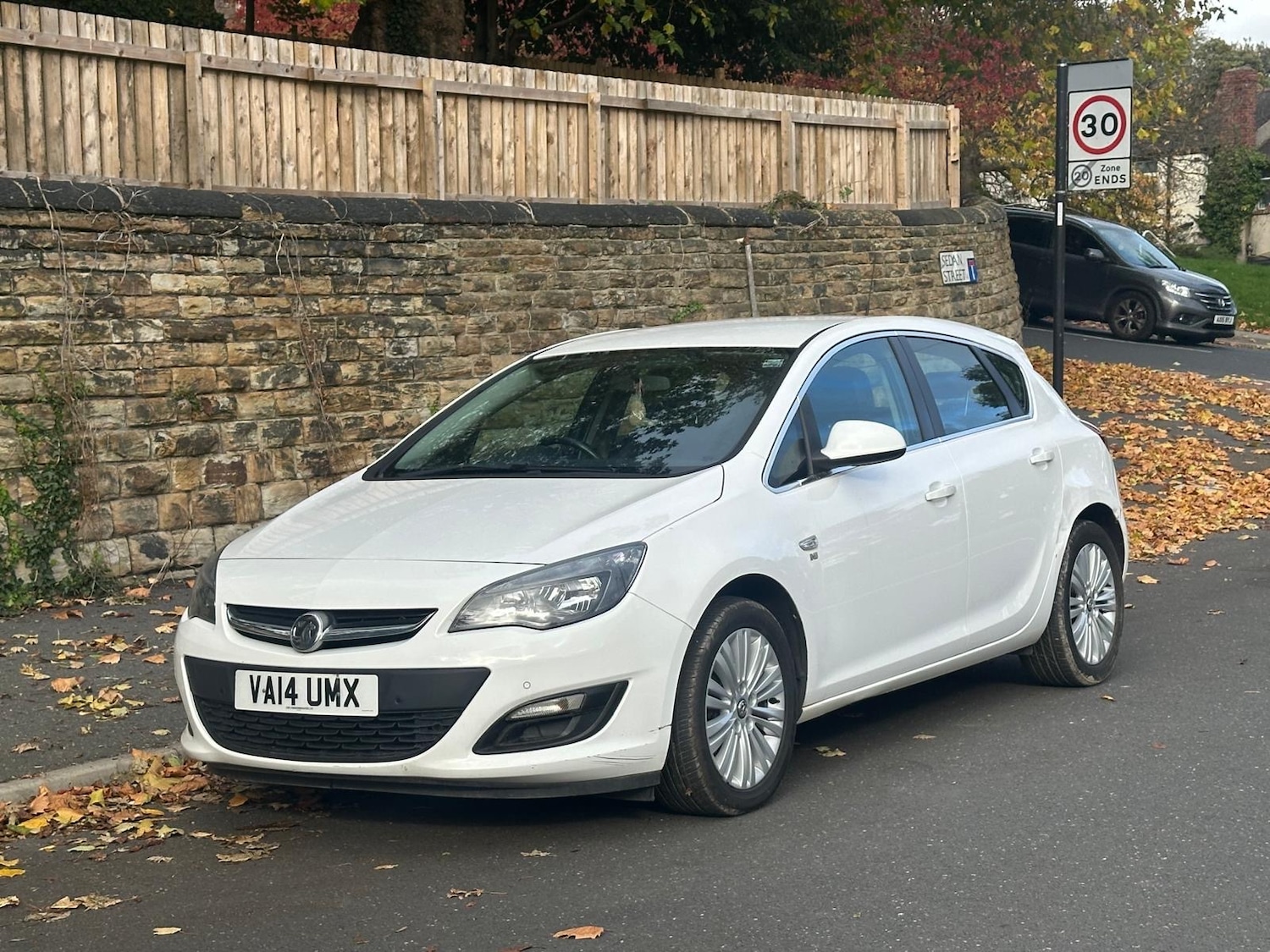 Used Vauxhall Astra 2014 for sale - 76565561: Photo 2